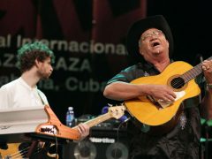 Eliades Ochoa y Snarky Puppy