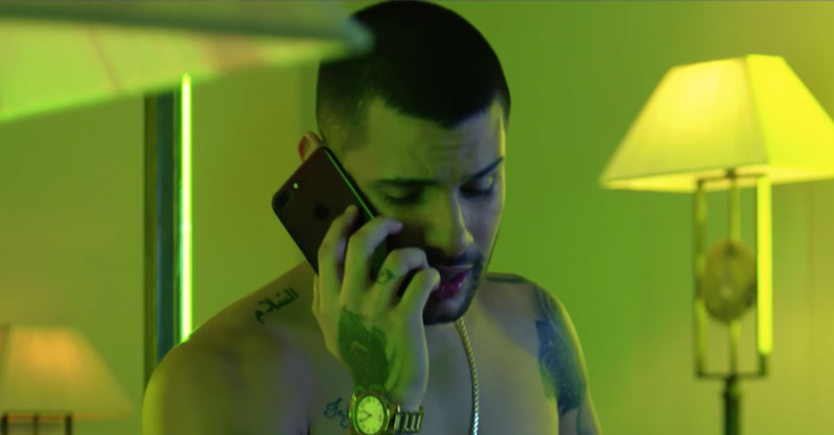 Alex Duvall vuelve a lucir su lado más sensual